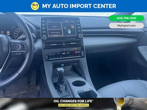 Used 2021 Toyota Avalon XLE w/ Moonroof Package image 10
