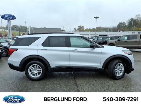 New 2026 Ford Explorer Active image 4