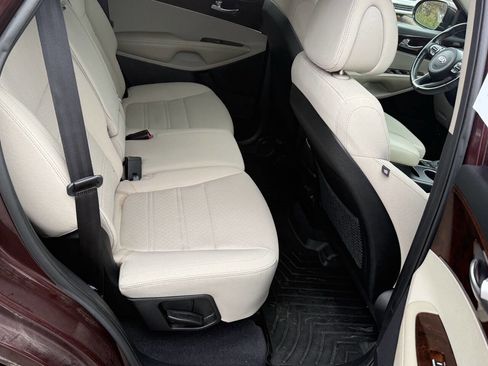 Used 2016 Kia Sorento LX w/ LX Convenience Package image 18