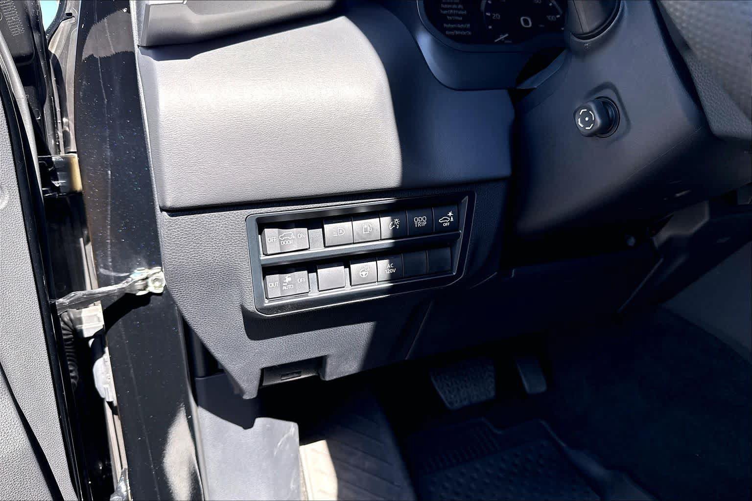 Used 2023 Toyota Sequoia Platinum AWD/4WD image 32
