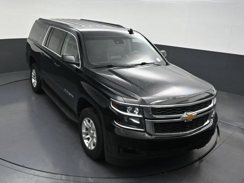 Used 2018 Chevrolet Suburban LT RWD image 22