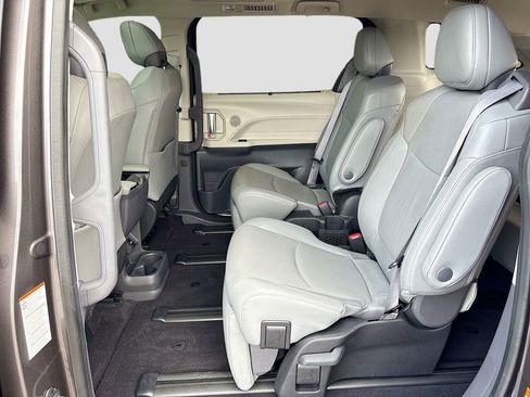 Certified 2024 Toyota Sienna Limited AWD/4WD image 21