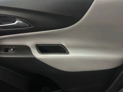Used 2023 Chevrolet Equinox LS AWD/4WD image 18