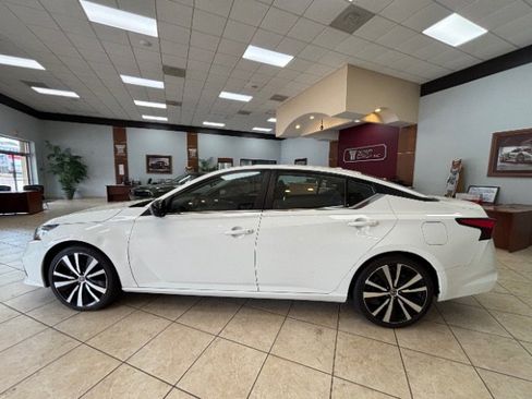 Used 2022 Nissan Altima 2.5 SR FWD image 4