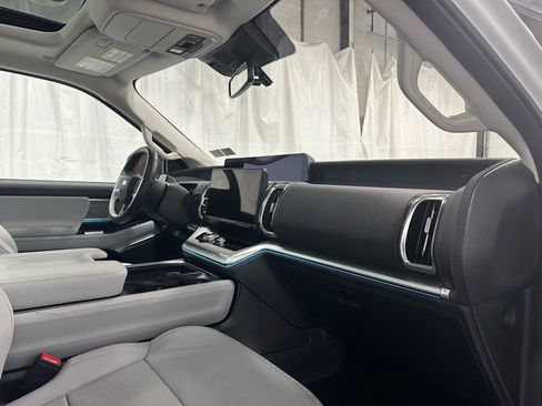 Used 2025 Ford Expedition Platinum image 56