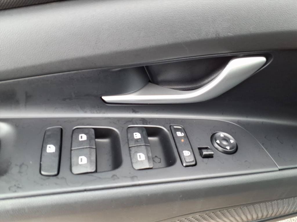 Used 2026 Hyundai Elantra SE FWD image 18