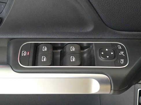 Used 2024 Mercedes-Benz GLB 250 4MATIC image 23