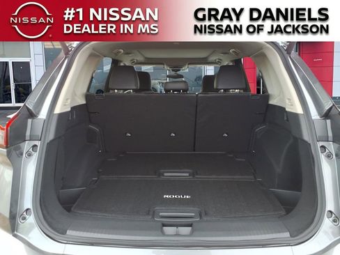 New 2026 Nissan Rogue Platinum image 8