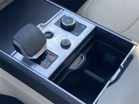 Used 2023 Land Rover Range Rover Long Wheelbase SE image 17