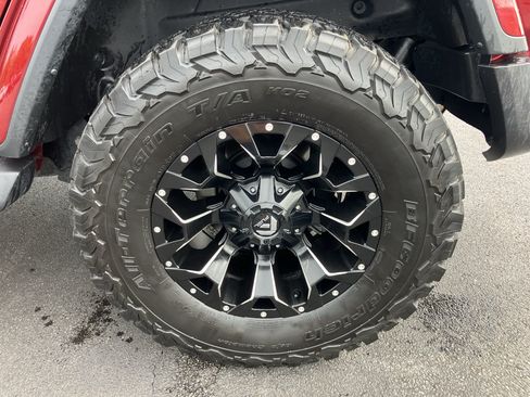 Used 2021 Jeep Wrangler Unlimited Sahara AWD/4WD image 12