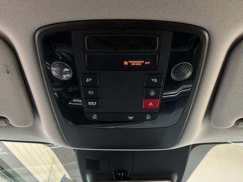 Used 2026 Kia Carnival FWD image 18