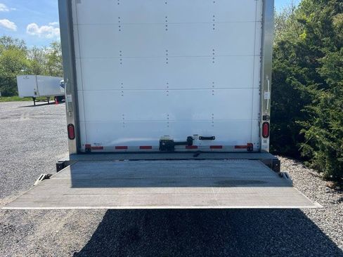 Used 2021 Isuzu NPR RWD image 7