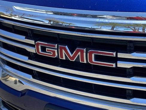 Used 2023 GMC Acadia SLE w/ Driver Convenience Package FWD image 26