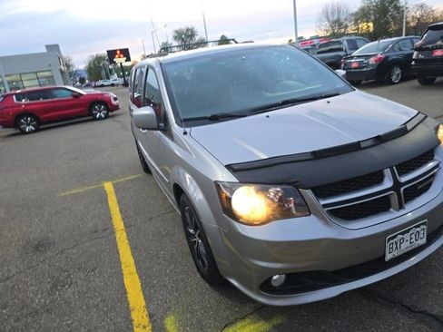 Used 2017 Dodge Grand Caravan GT image 1