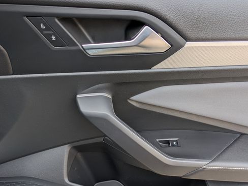 Used 2025 Volkswagen Jetta SE w/ Sunroof Package image 22