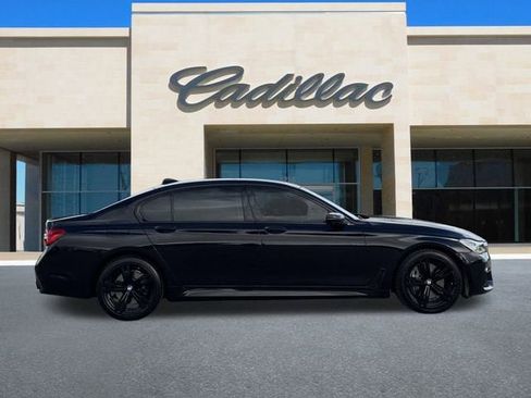 Used 2017 BMW 750i image 3