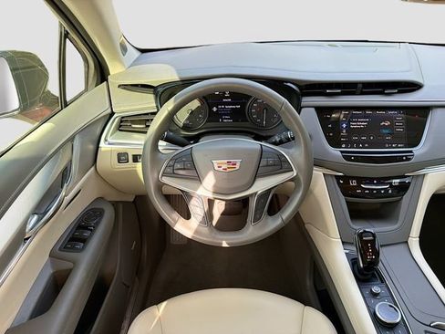 Used 2022 Cadillac XT5 Premium Luxury w/ Technology Package AWD/4WD image 18