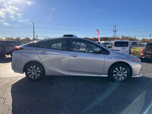 Used 2020 Toyota Prius Prime LE image 4