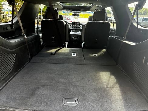 Used 2023 GMC Yukon XL SLT w/ SLT Premium Package RWD image 12