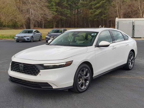 Used 2023 Honda Accord EX image 4