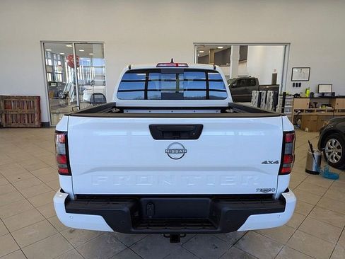 Used 2025 Nissan Frontier SV w/ SV Convenience Package image 3