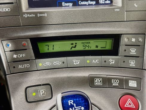 Used 2014 Toyota Prius Three FWD image 17
