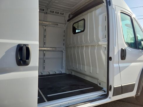 Used 2025 RAM ProMaster 2500 w/ Convenience Group FWD image 17