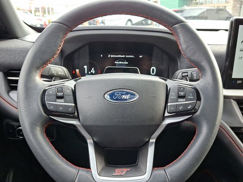 Used 2025 Ford Explorer ST image 7