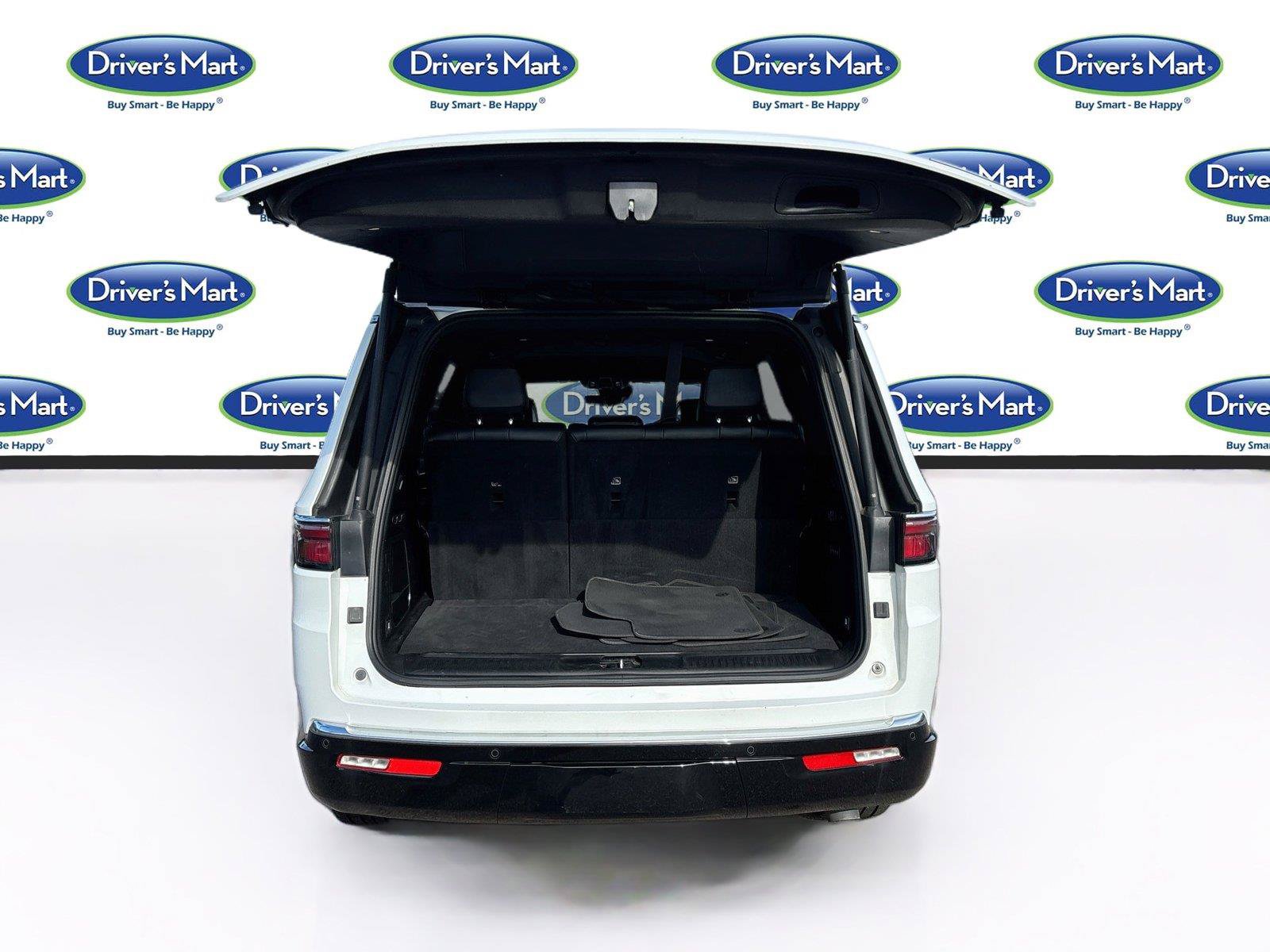 Used 2024 Jeep Wagoneer Series II w/ Flexible Seating Group RWD image 27