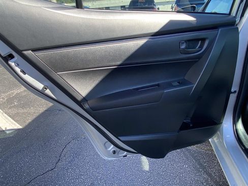 Used 2019 Toyota Corolla L image 16