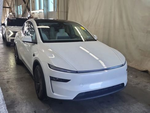 Used 2026 Tesla Model Y 2WD image 6