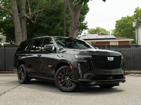 Used 2024 Cadillac Escalade V w/ LPO, ONYX Package AWD/4WD image 2