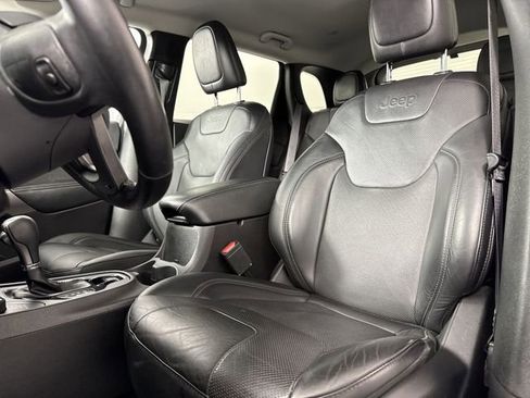 Used 2019 Jeep Cherokee Limited image 19