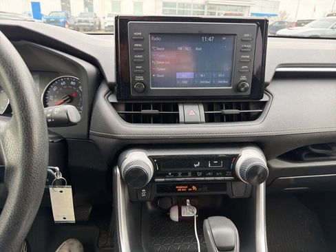 Used 2019 Toyota RAV4 LE image 11