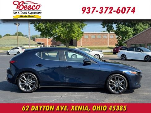 Used 2019 MAZDA MAZDA3 Hatchback w/ Preferred Package FWD image 3