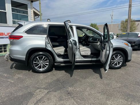 Used 2017 Toyota Highlander XLE image 29