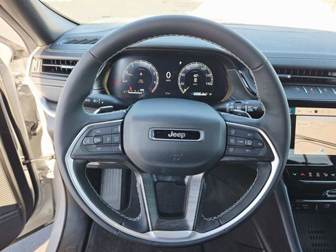 New 2026 Jeep Grand Cherokee Altitude image 19