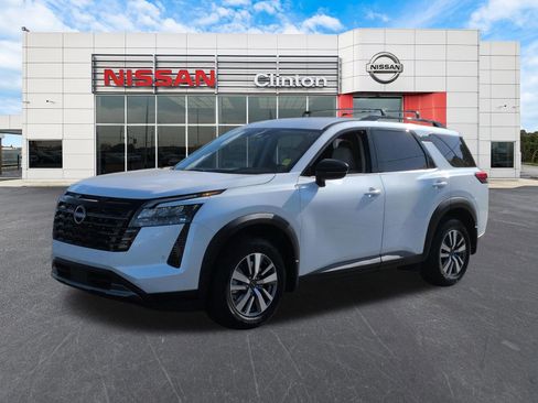 New 2026 Nissan Pathfinder SL image 7