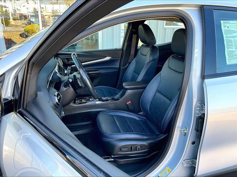 Certified 2023 Chevrolet Bolt EUV LT w/ Convenience Package image 10