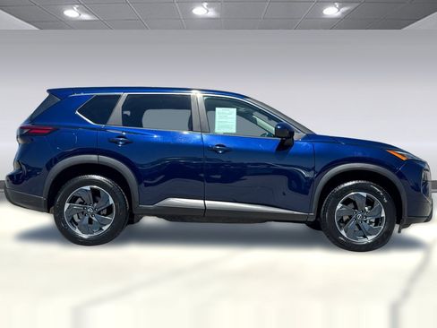 Used 2025 Nissan Rogue SV AWD/4WD image 8