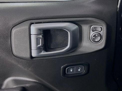 Used 2023 Jeep Gladiator Willys image 19