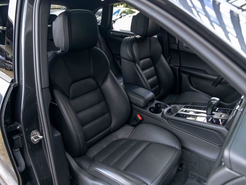 Certified 2022 Porsche Macan S AWD/4WD image 62