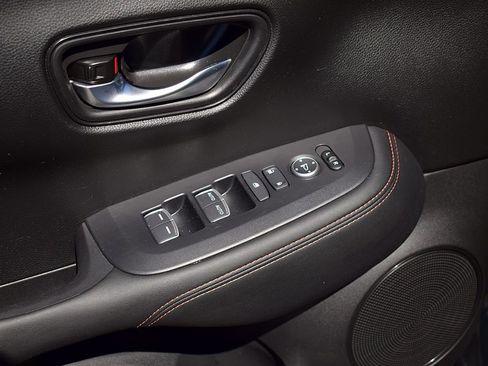 Used 2025 Honda HR-V Sport image 11