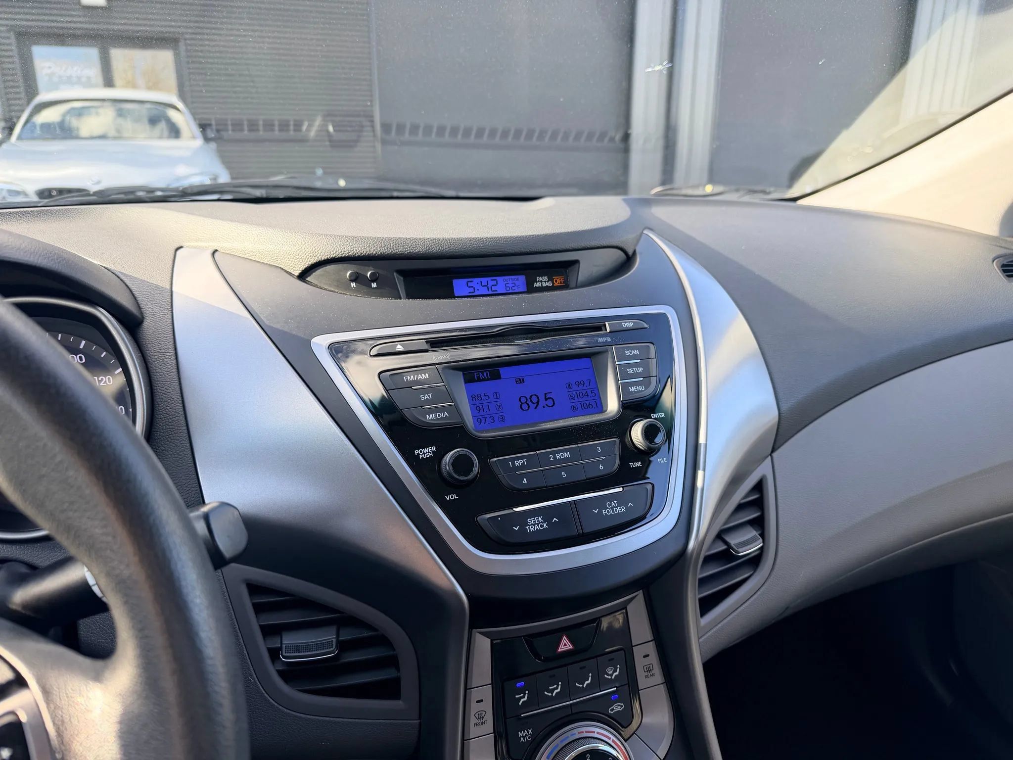 Used 2013 Hyundai Elantra GLS FWD image 12