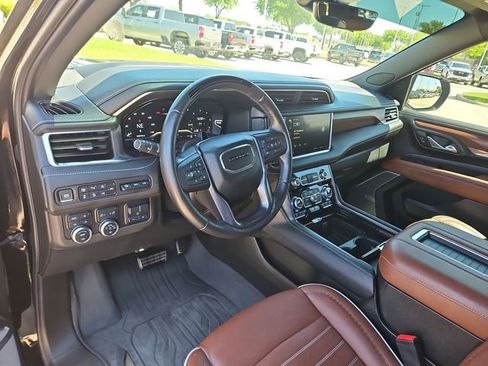 Used 2023 GMC Yukon XL Denali Ultimate AWD/4WD image 10