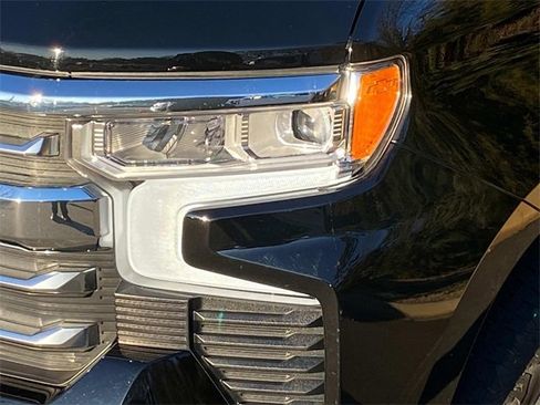 Used 2022 Chevrolet Silverado 1500 LTZ w/ LTZ Premium Package image 5