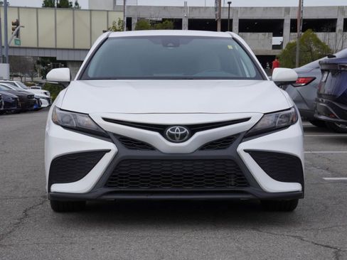Used 2023 Toyota Camry SE image 6