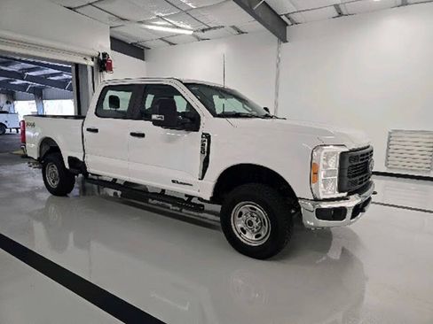 Used 2023 Ford F250 XL w/ FX4 Off-Road Package AWD/4WD image 3
