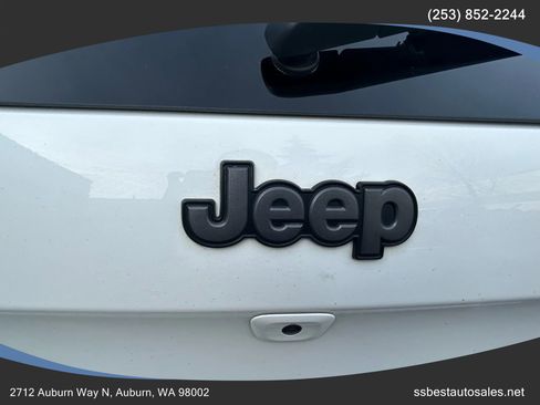 Used 2016 Jeep Cherokee Trailhawk w/ Leather Interior Group image 11