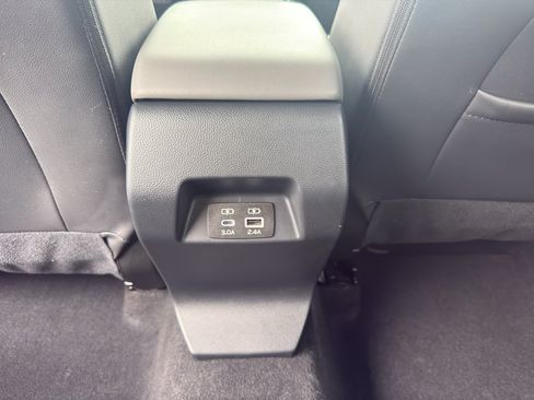 Used 2024 Subaru Crosstrek 2.0i Premium AWD/4WD image 32